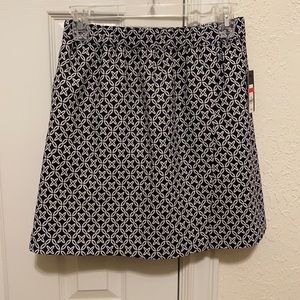 NWT Crown & Ivy navy blue and white skort